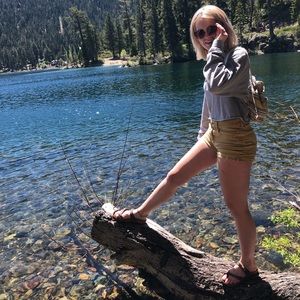 Meet your Posher, Cait